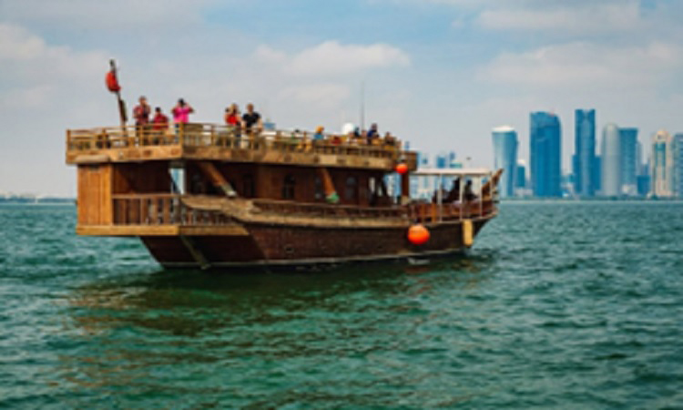 Dhow Cruise with Corniche Walk (2 hours):